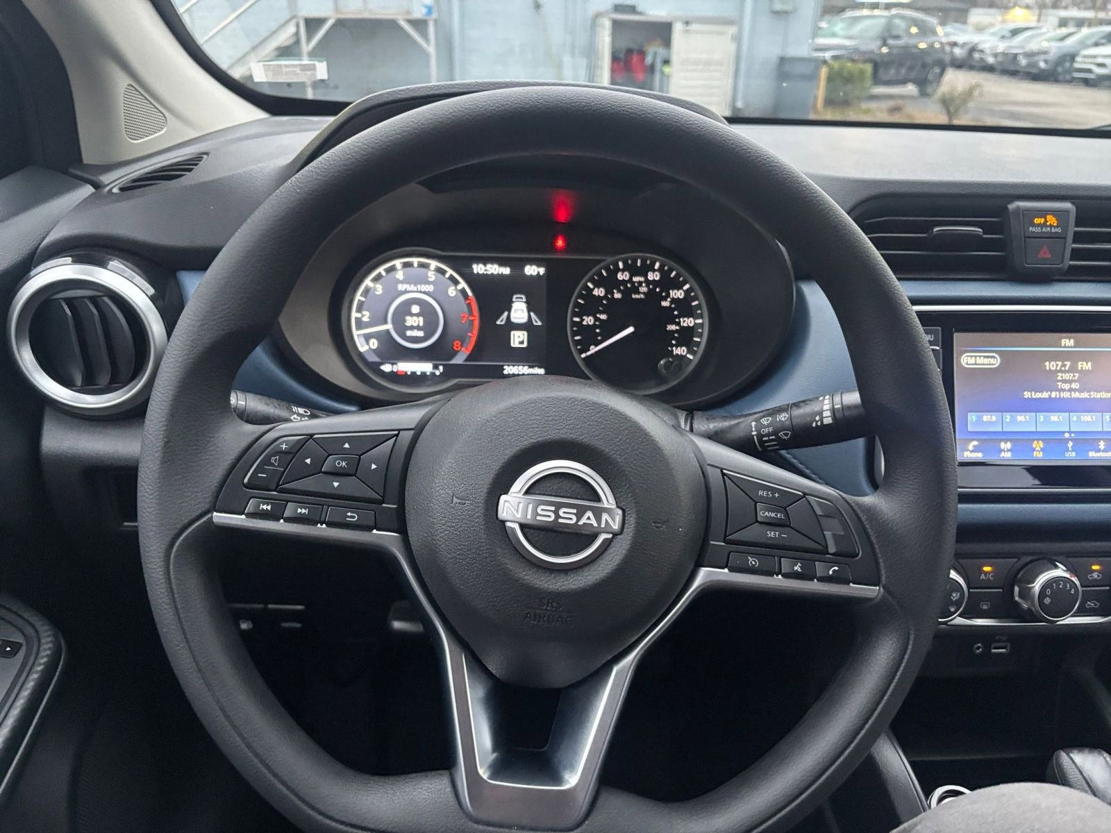 Used 2025 Nissan Versa SV image 32