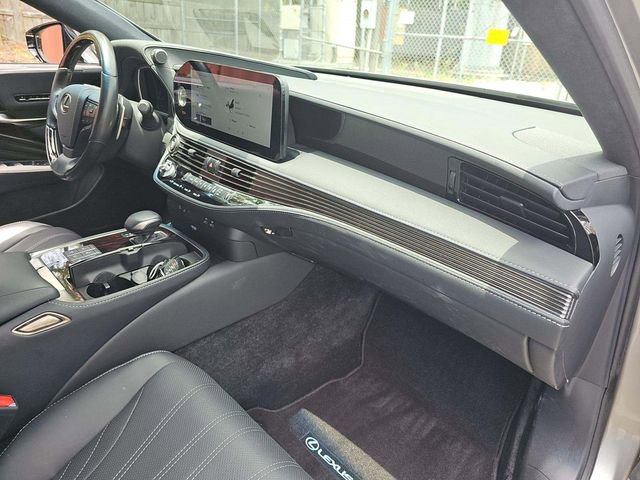 Used 2023 Lexus LS 500 w/ Interior Upgrade Package RWD image 9