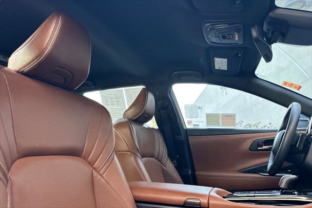 Certified 2025 Toyota Crown Signia image 18