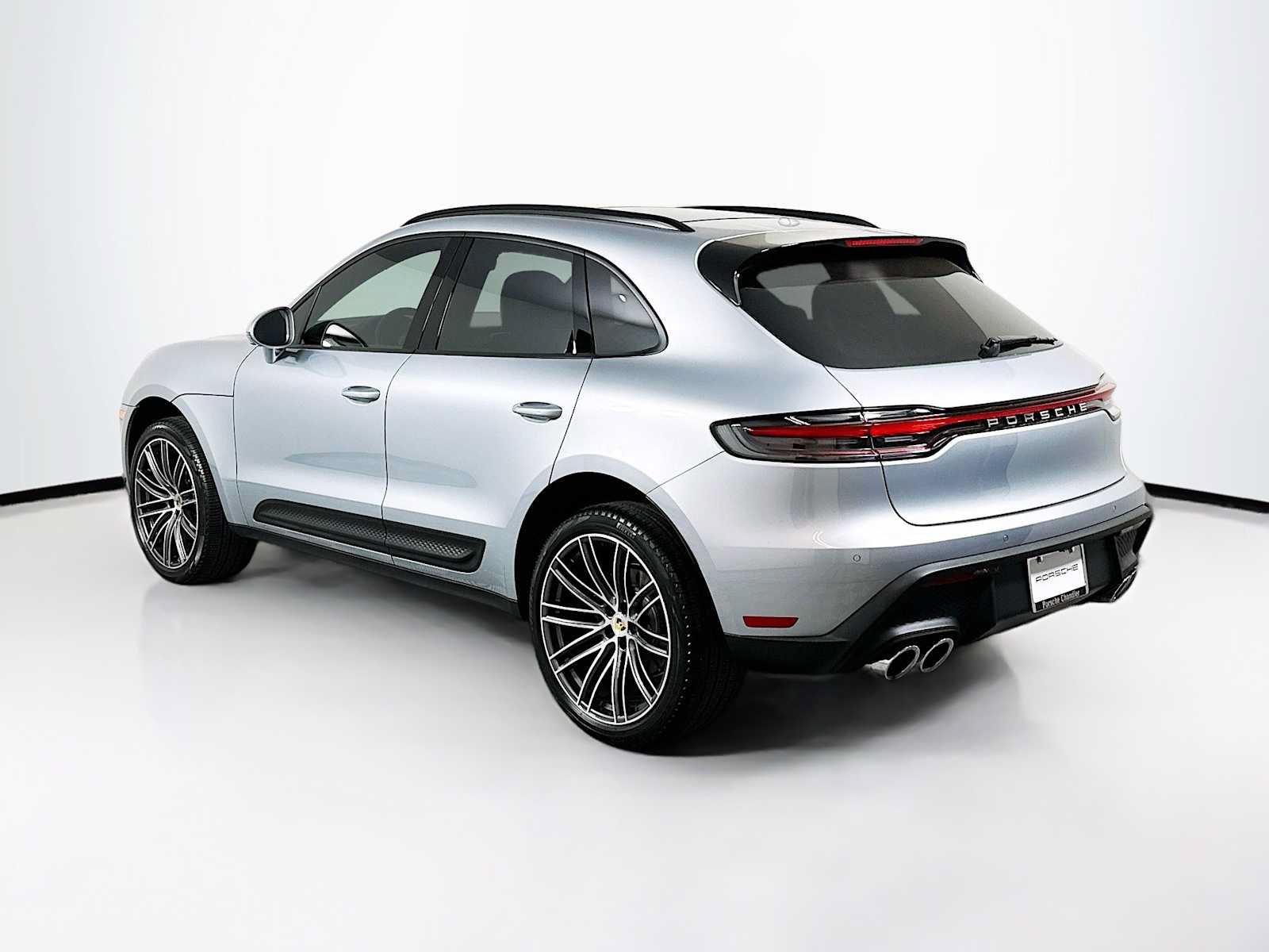 Certified 2026 Porsche Macan AWD/4WD image 3