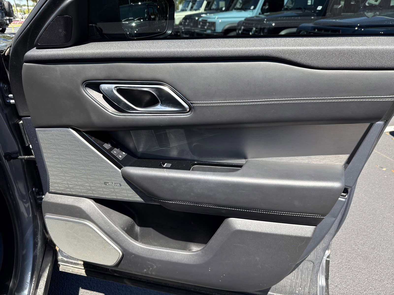 Used 2019 Land Rover Range Rover Velar R-Dynamic HSE AWD/4WD image 6