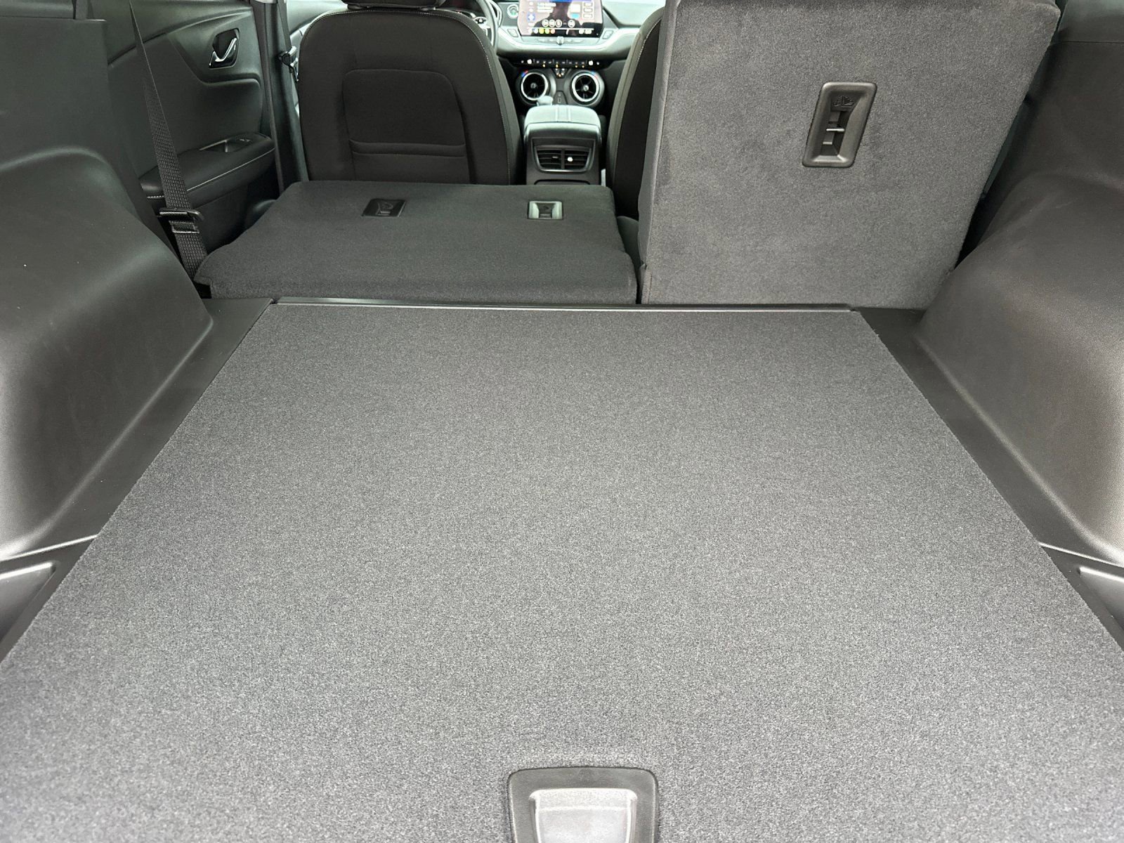 New 2025 Chevrolet Blazer LT w/ Midnight/Sport Edition image 17