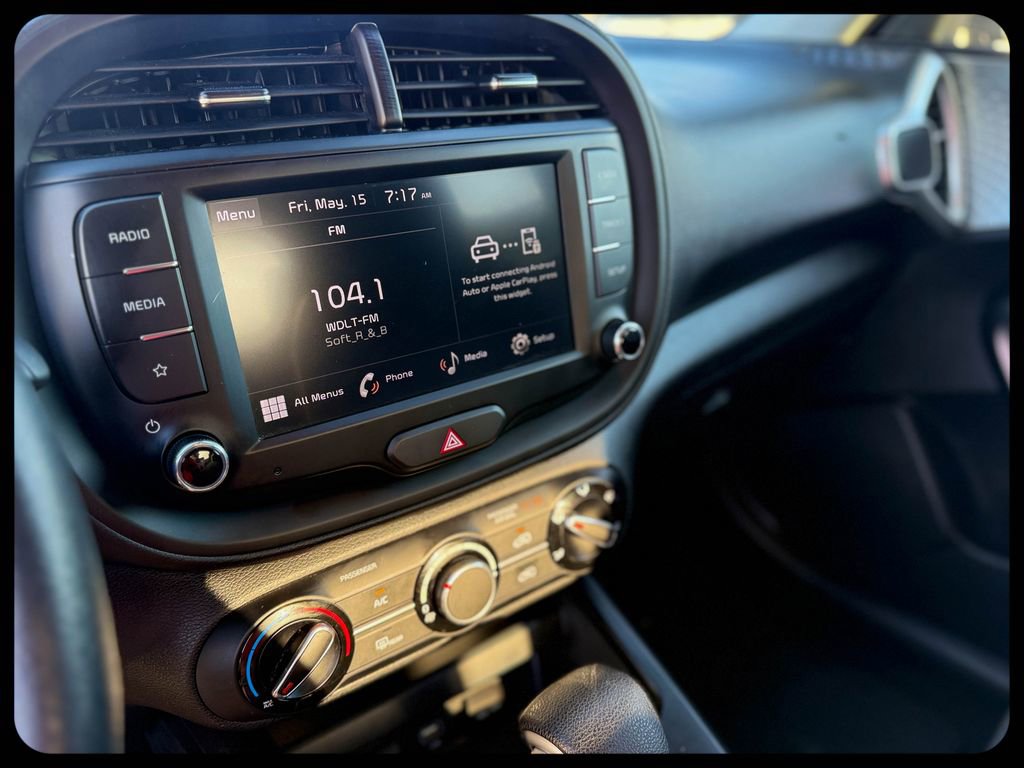 Used 2025 Kia Soul LX w/ LX Technology Package FWD image 25