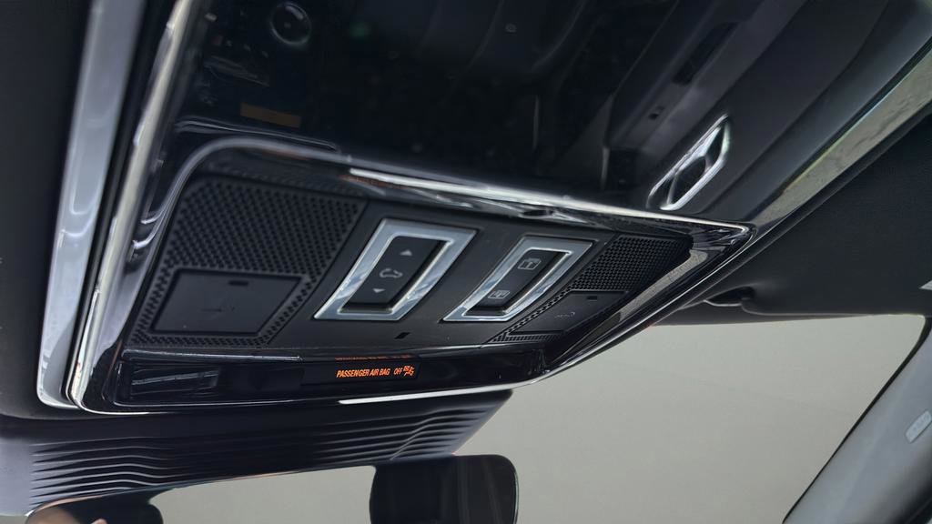 Used 2021 Land Rover Range Rover Velar R-Dynamic S image 26