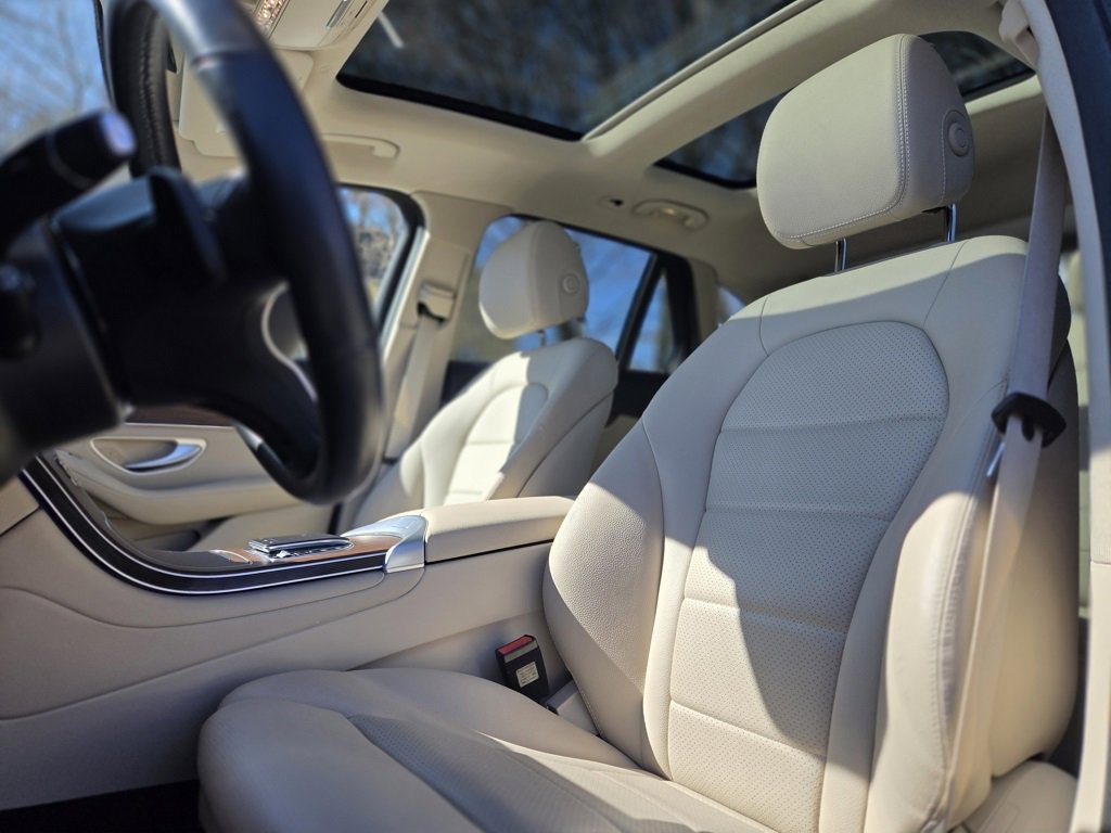 Used 2022 Mercedes-Benz GLC 300 4MATIC w/ Premium Package Lite image 20