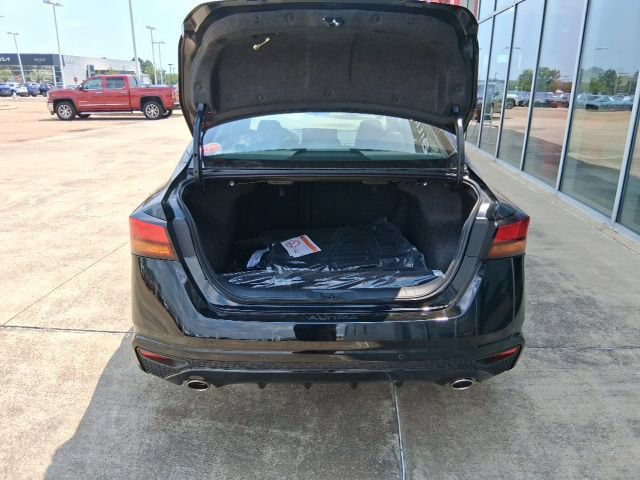 New 2026 Nissan Altima 2.5 SR w/ SR Midnight Edition Package FWD image 7