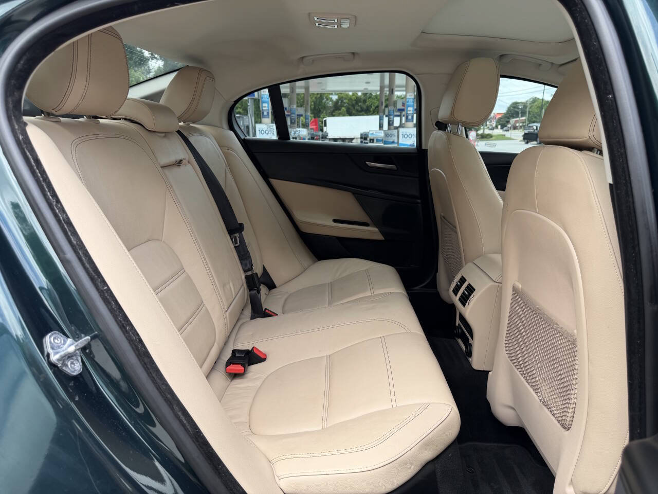 Used 2017 Jaguar XE Prestige RWD image 9