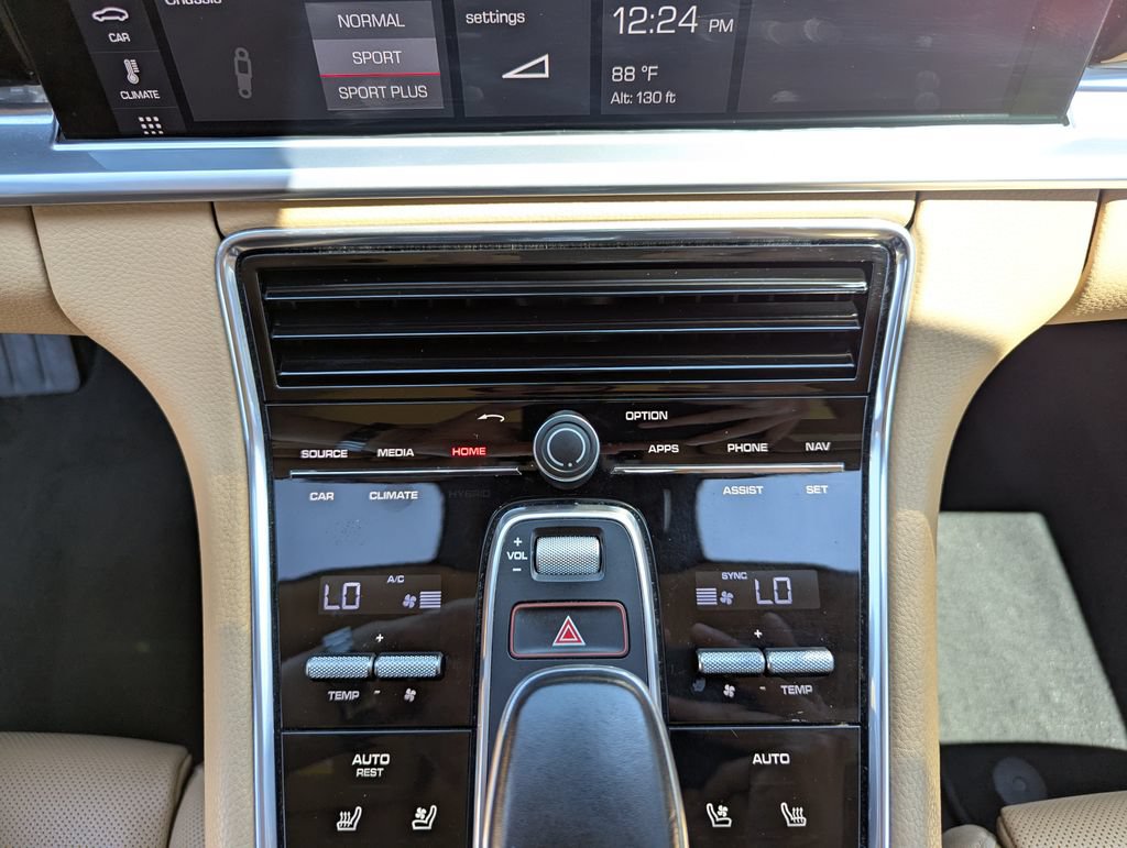 Used 2018 Porsche Panamera RWD image 23