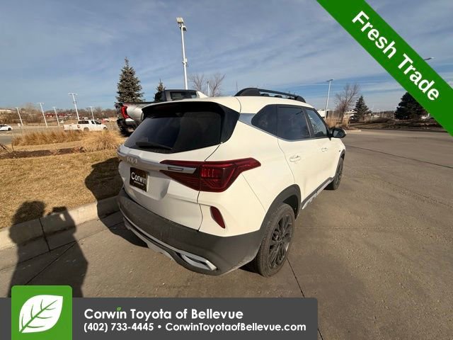 Used 2022 Kia Seltos Nightfall Edition image 3