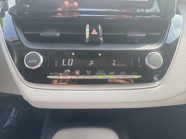 Used 2025 Toyota Corolla LE FWD image 32