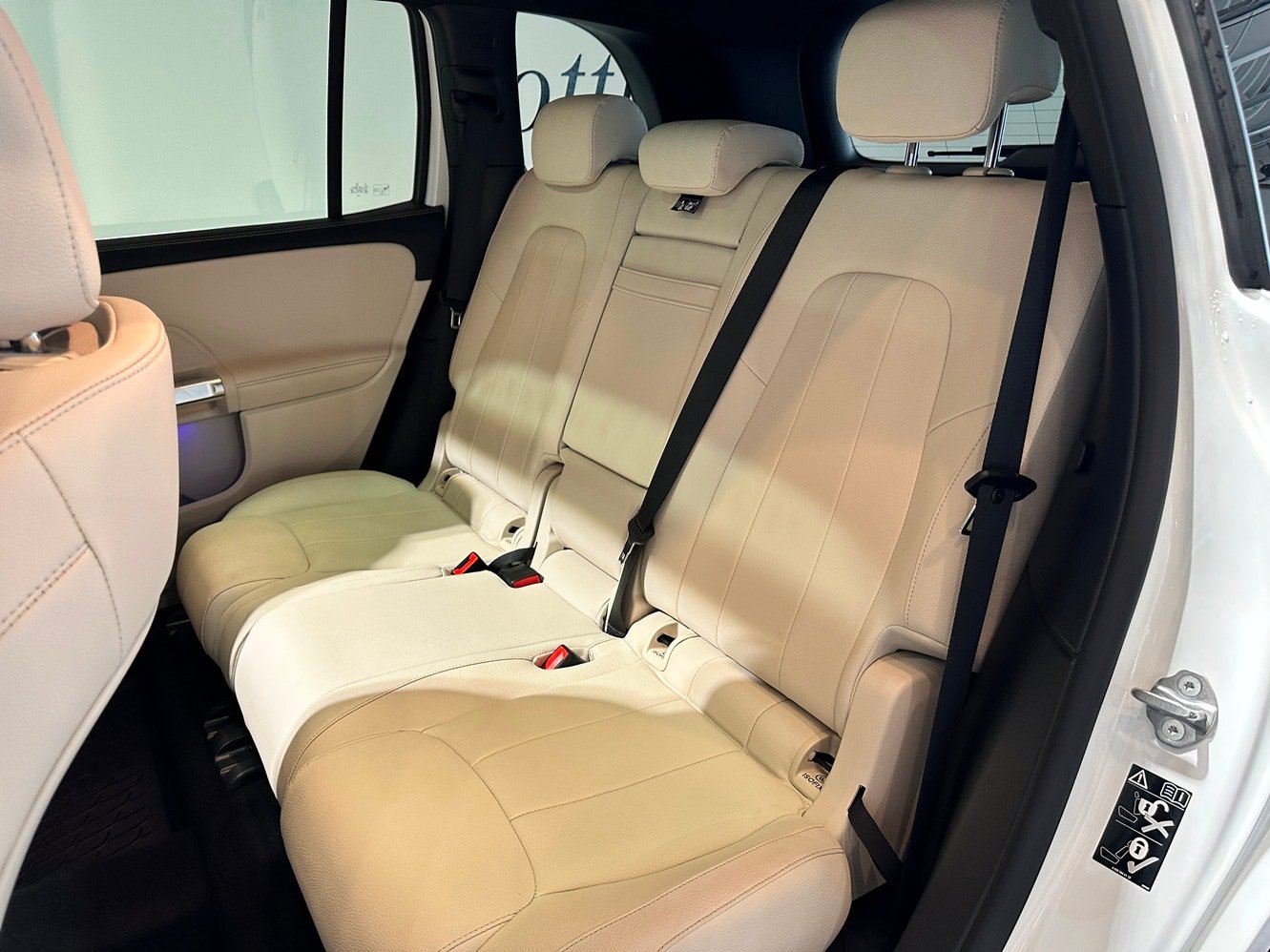 Certified 2023 Mercedes-Benz GLB 250 4MATIC image 31