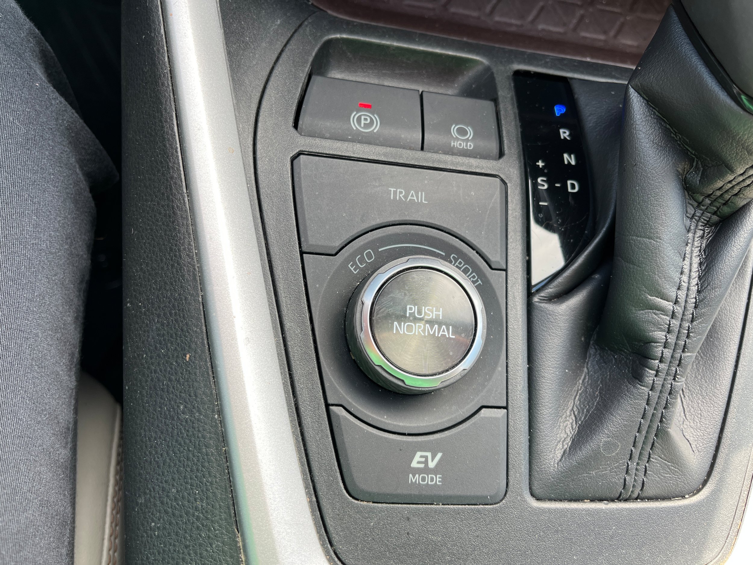 Used 2019 Toyota RAV4 Limited w/ Carpet Mat Package AWD/4WD image 24
