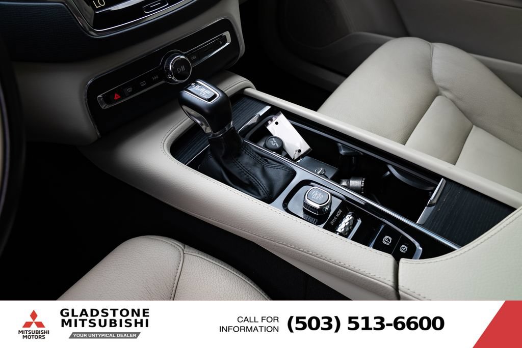 Used 2020 Volvo XC90 T6 Momentum w/ Protection Package Premier AWD/4WD image 16