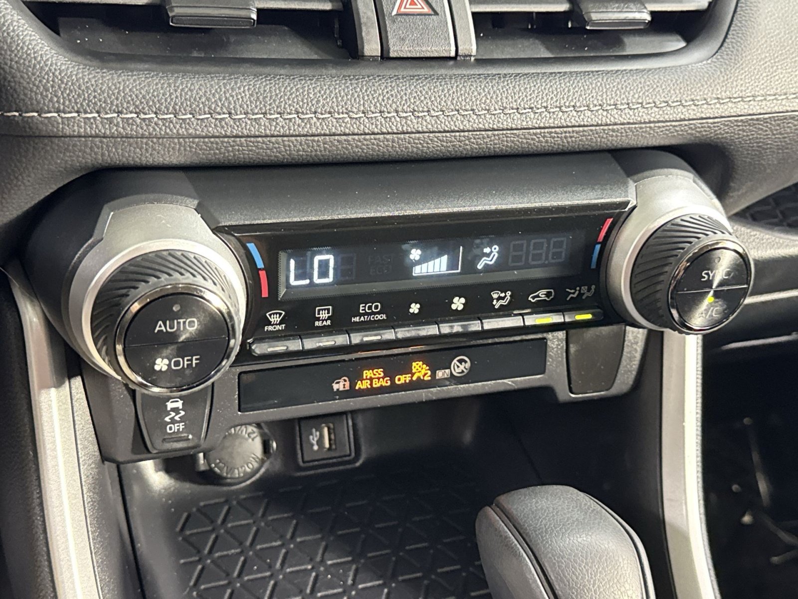 Used 2025 Toyota RAV4 XLE AWD/4WD image 33