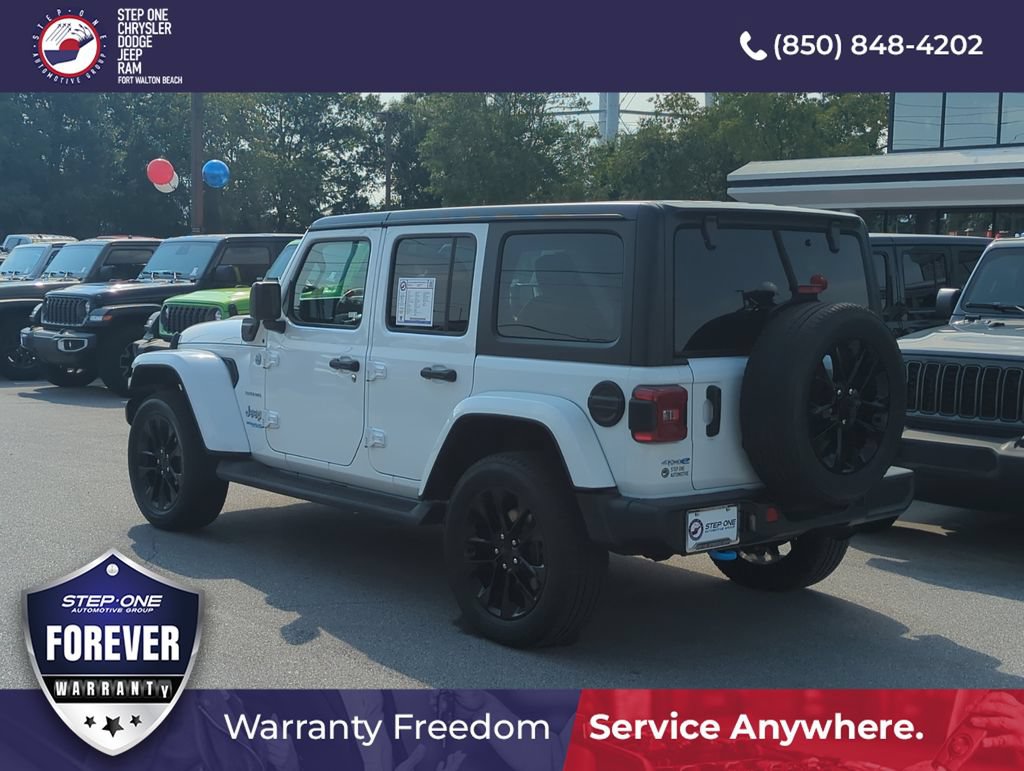 Used 2022 Jeep Wrangler Unlimited Sahara w/ Cold Weather Group AWD/4WD image 4