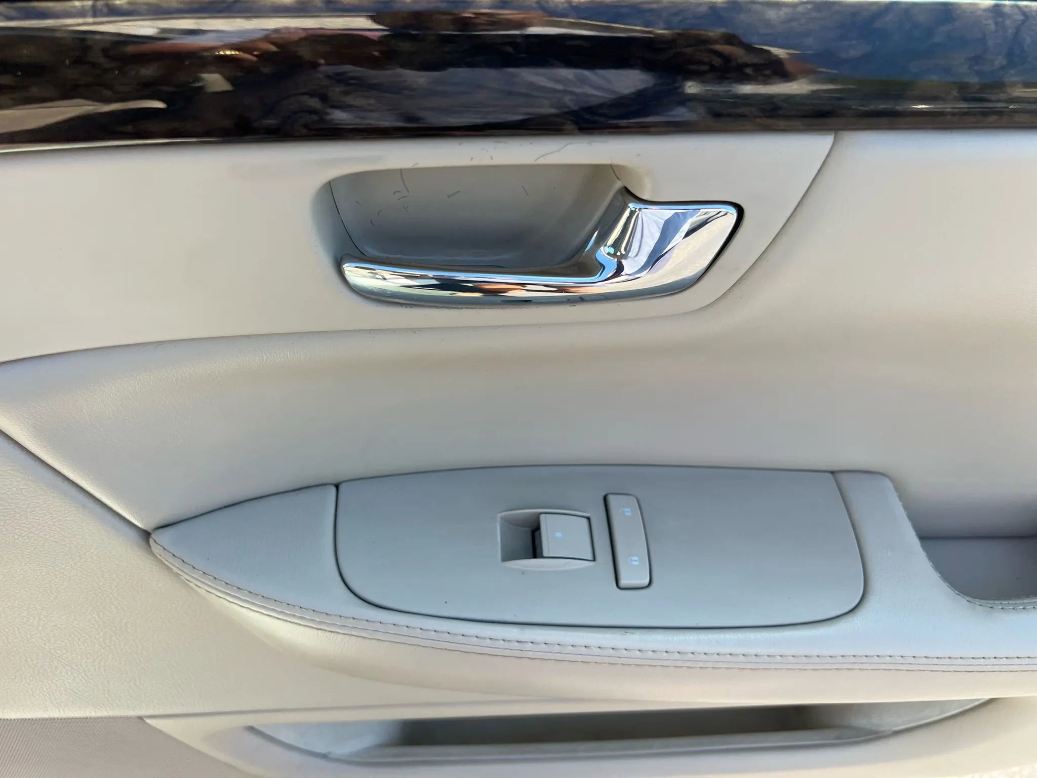 Used 2009 Cadillac DTS w/ Trunk Convenience Package FWD image 29