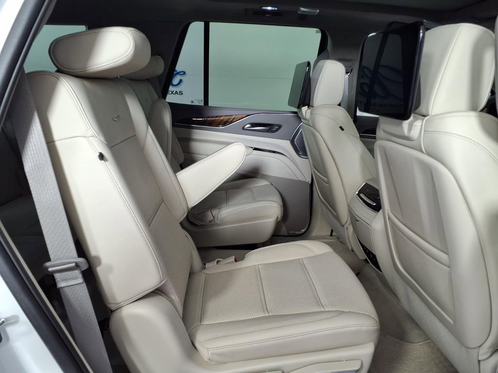 Used 2022 Cadillac Escalade Premium Luxury Platinum RWD image 11