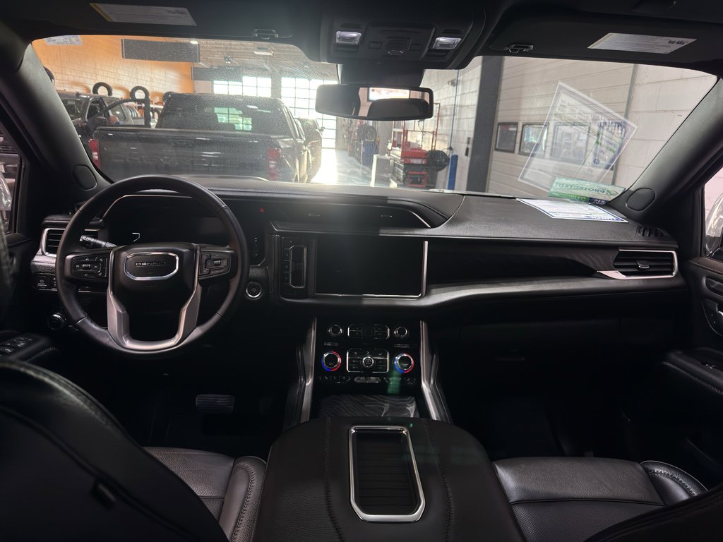 Used 2024 GMC Yukon XL Denali image 14