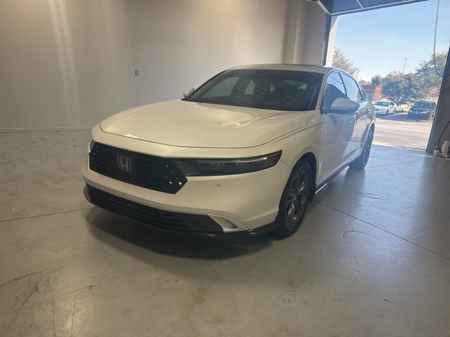 Used 2023 Honda Accord EX-L image 2