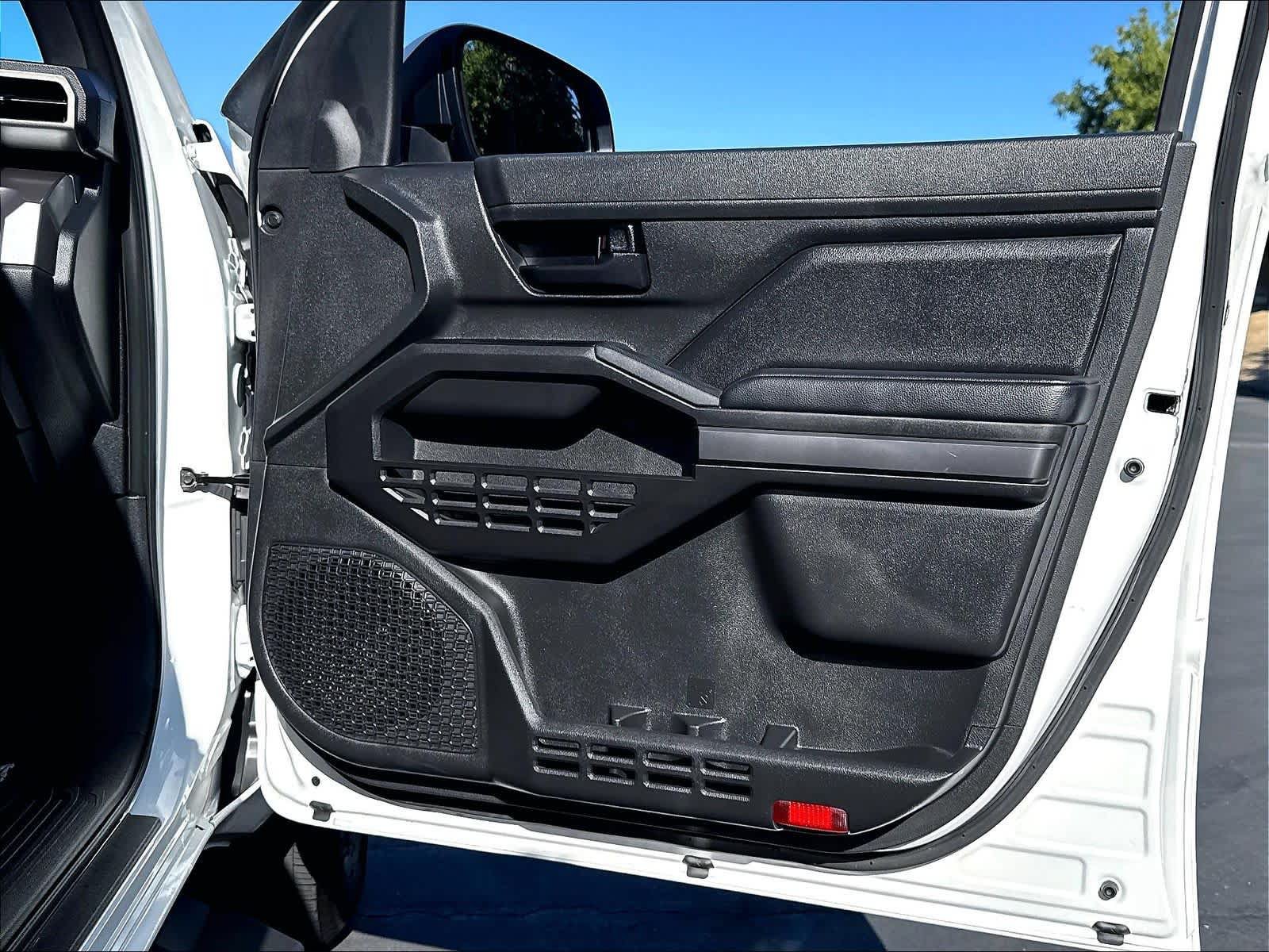 Used 2025 Toyota Tacoma SR5 AWD/4WD image 27