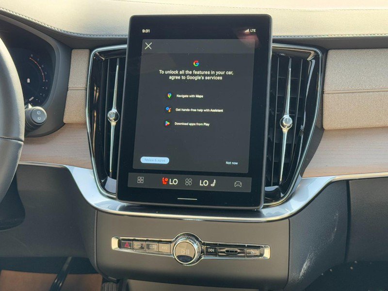 New 2026 Volvo XC90 B5 Plus w/ Protection Package image 8