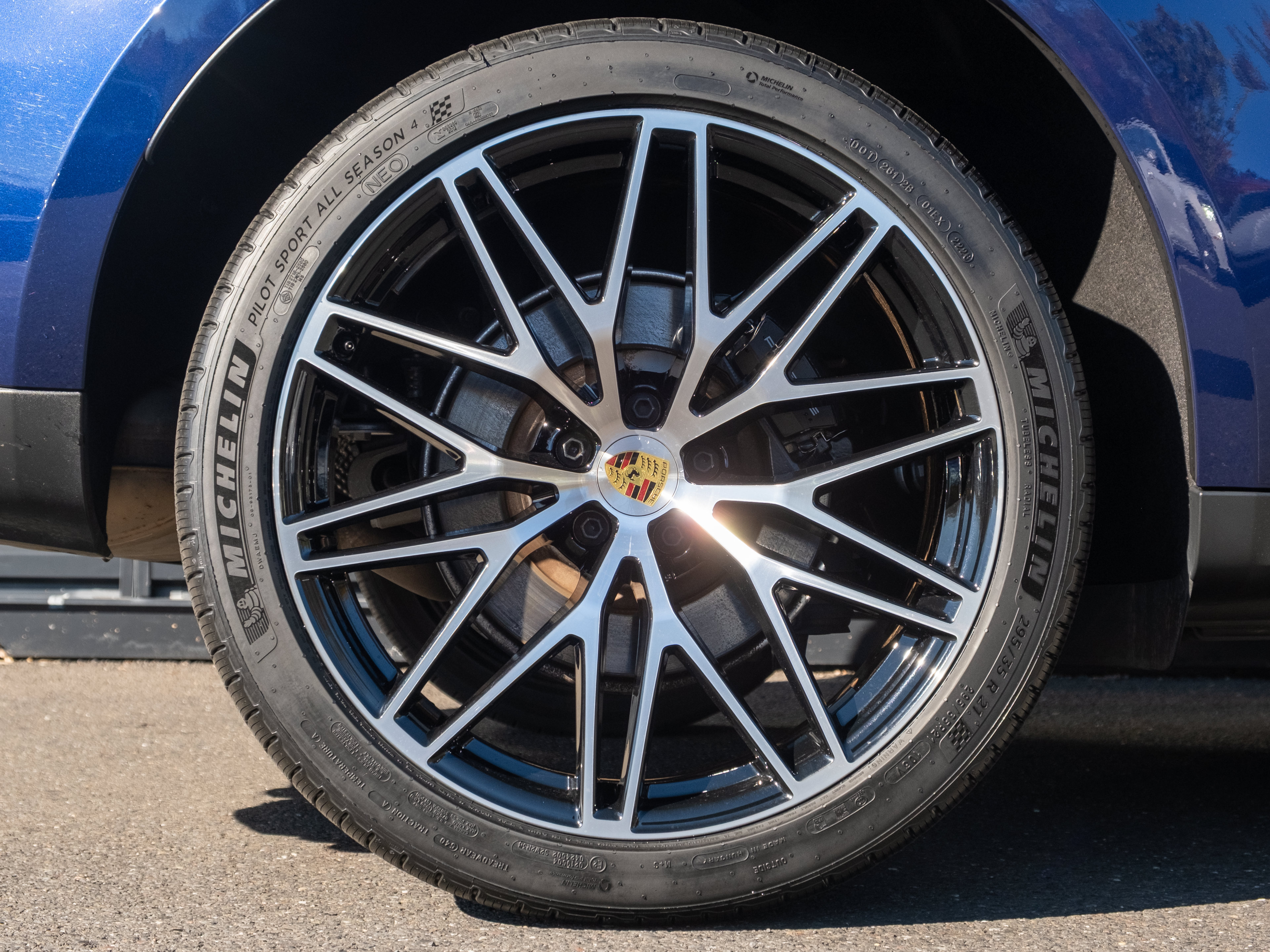Certified 2026 Porsche Macan AWD/4WD image 14