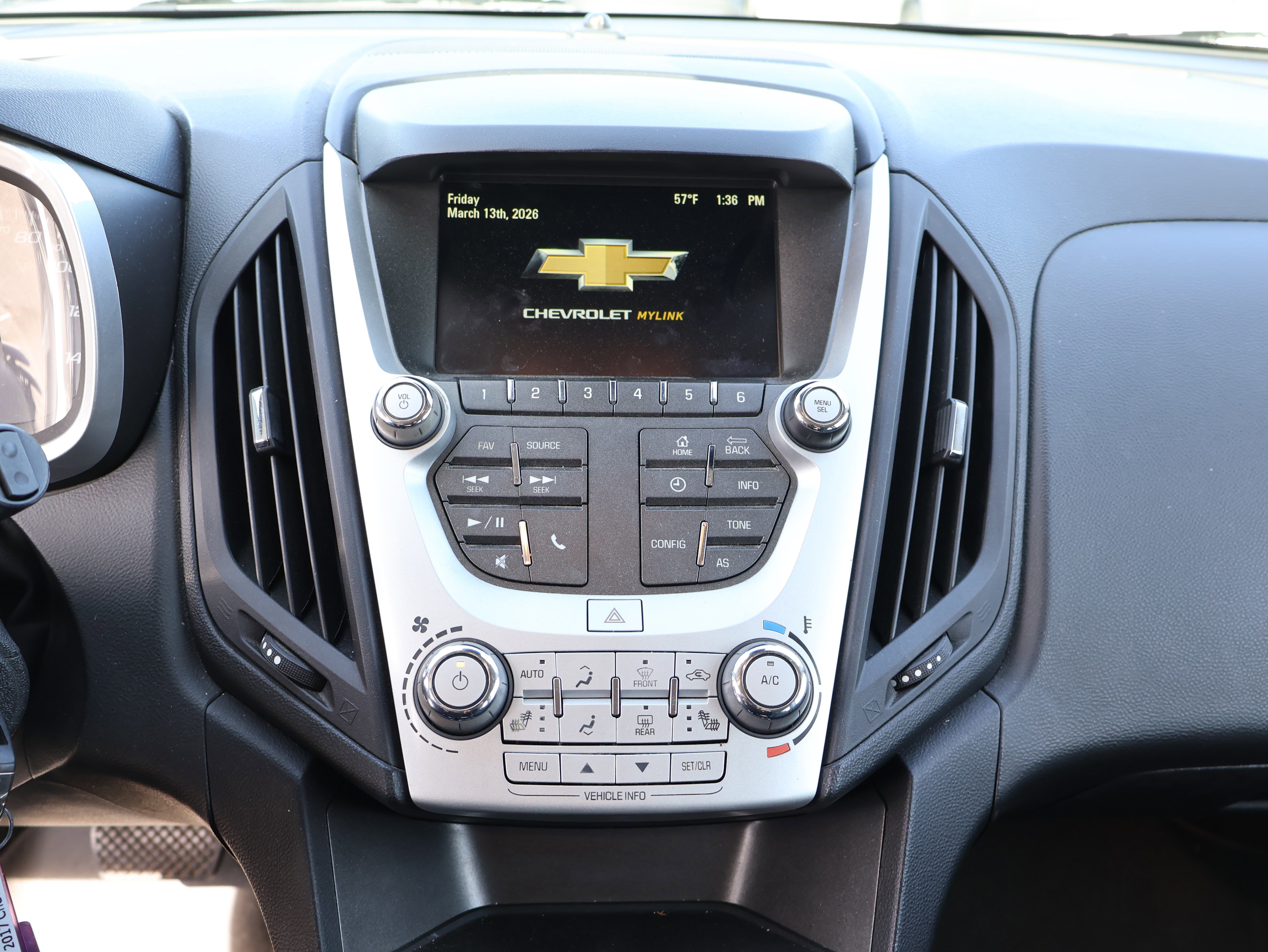 Used 2017 Chevrolet Equinox Premier w/ Enhanced Convenience Package image 23