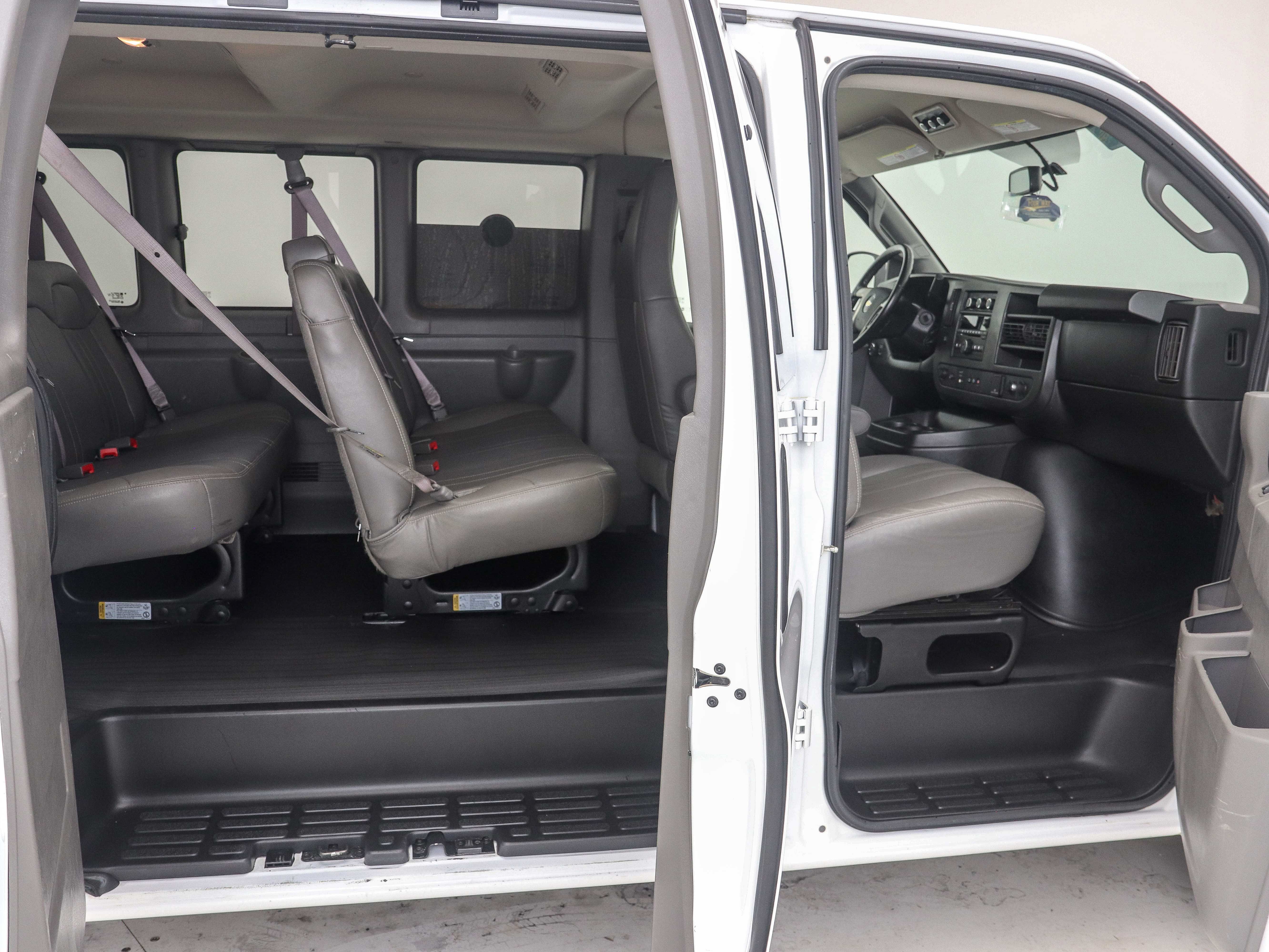 Used 2017 Chevrolet Express 3500 LS w/ Cold Climate Package RWD image 12