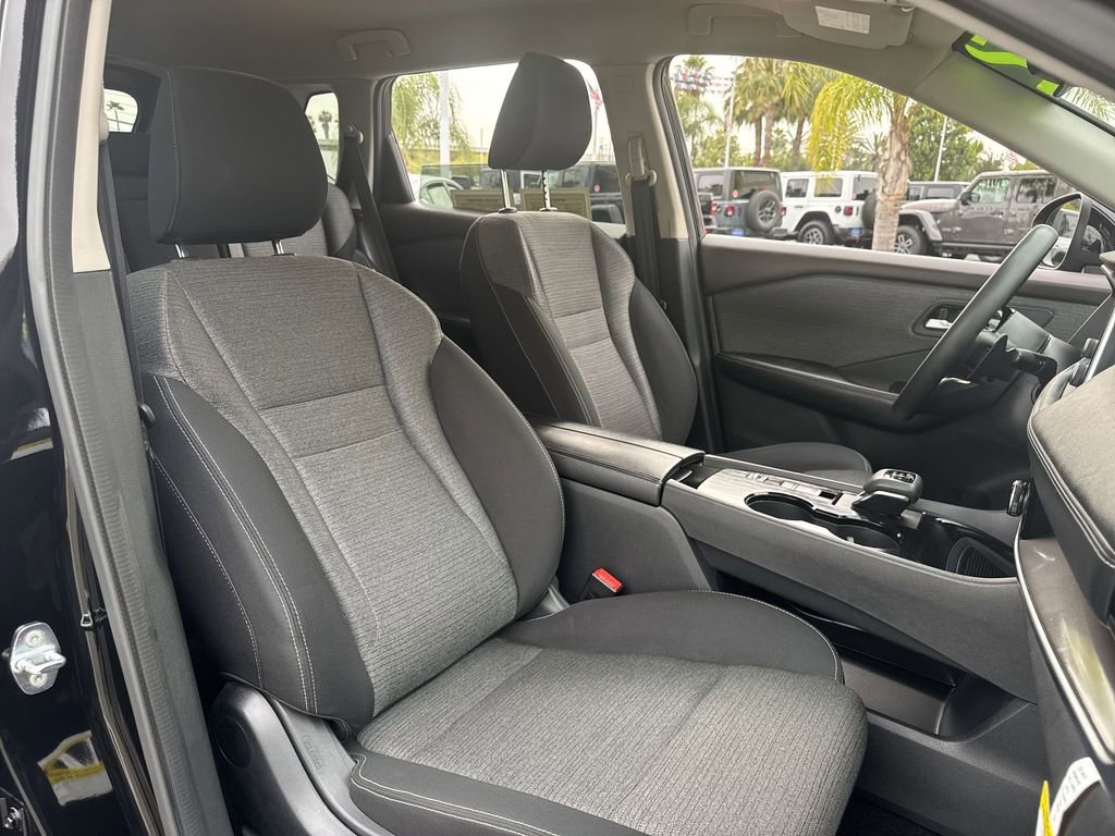 Used 2022 Nissan Rogue SV image 25