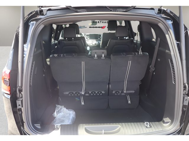 New 2027 Chrysler Pacifica Select FWD image 11