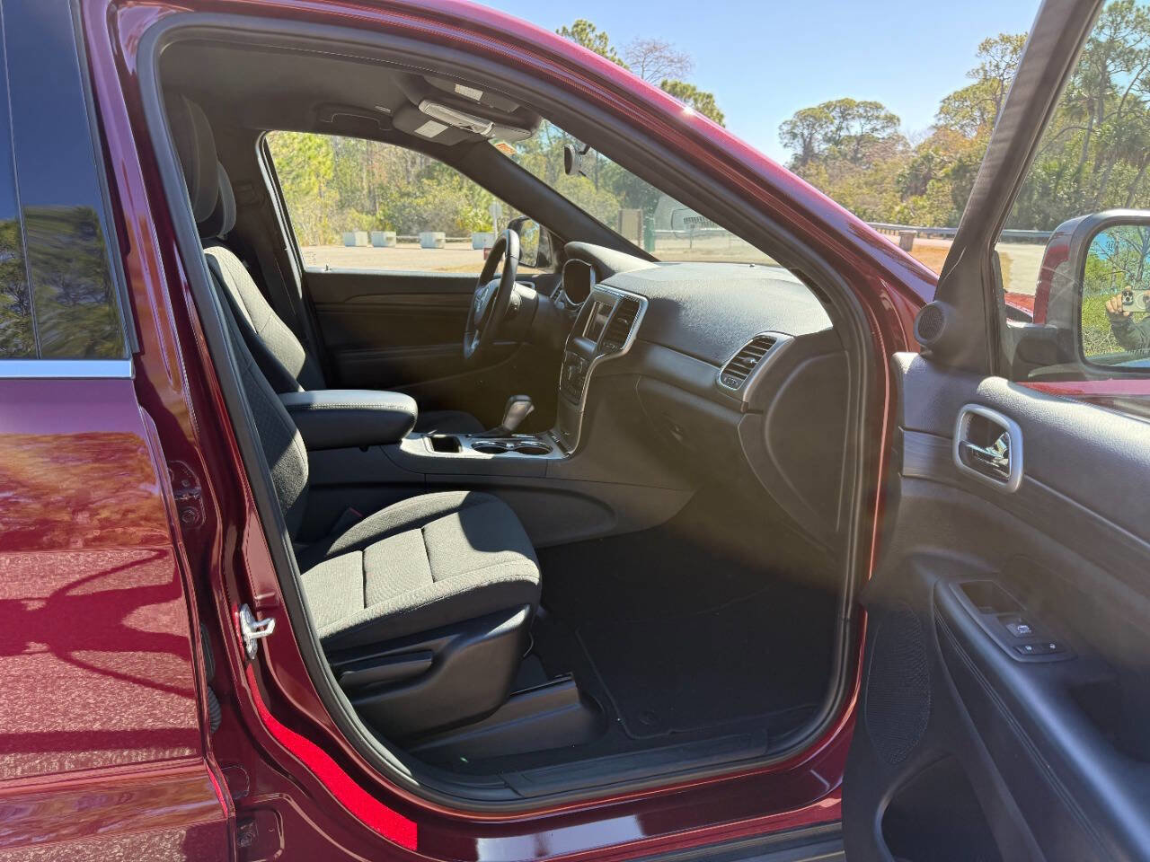Used 2019 Jeep Grand Cherokee Laredo image 14