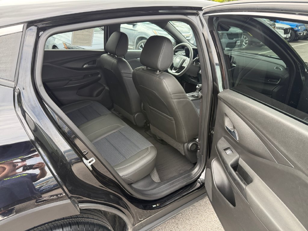 Used 2025 Buick Envista Preferred FWD image 30