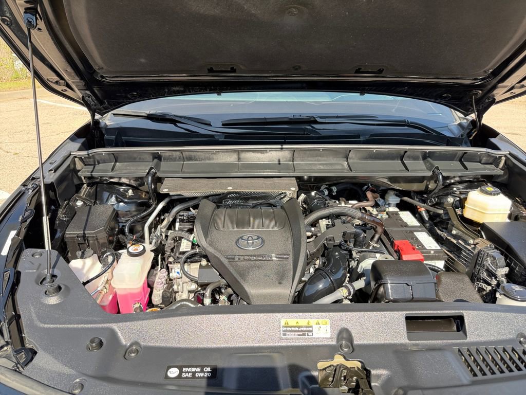 Used 2023 Toyota Highlander XLE image 9