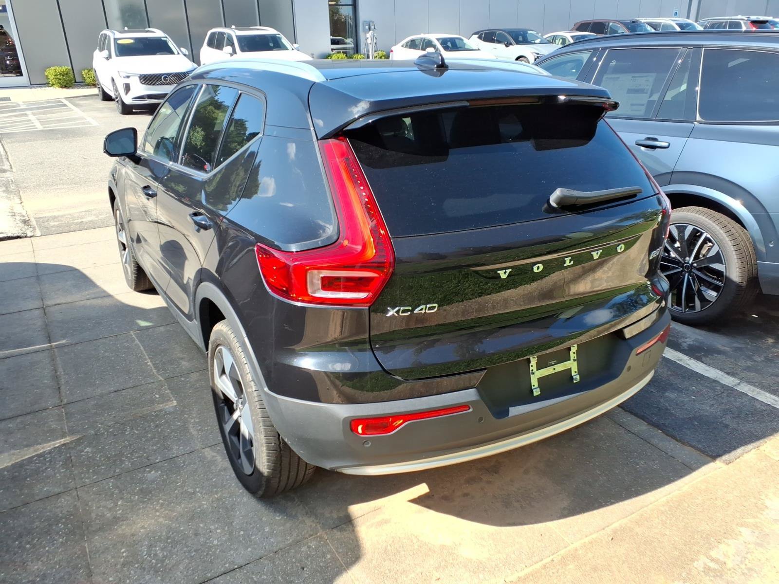 Used 2023 Volvo XC40 B5 Plus w/ Protection Package Premier AWD/4WD image 9