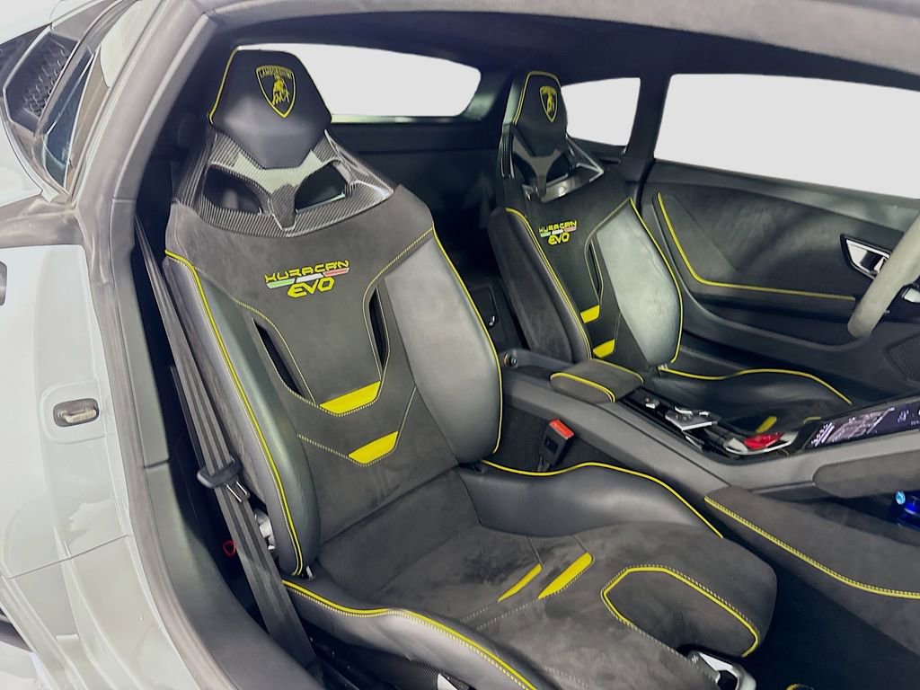 Used 2020 Lamborghini Huracan EVO image 27