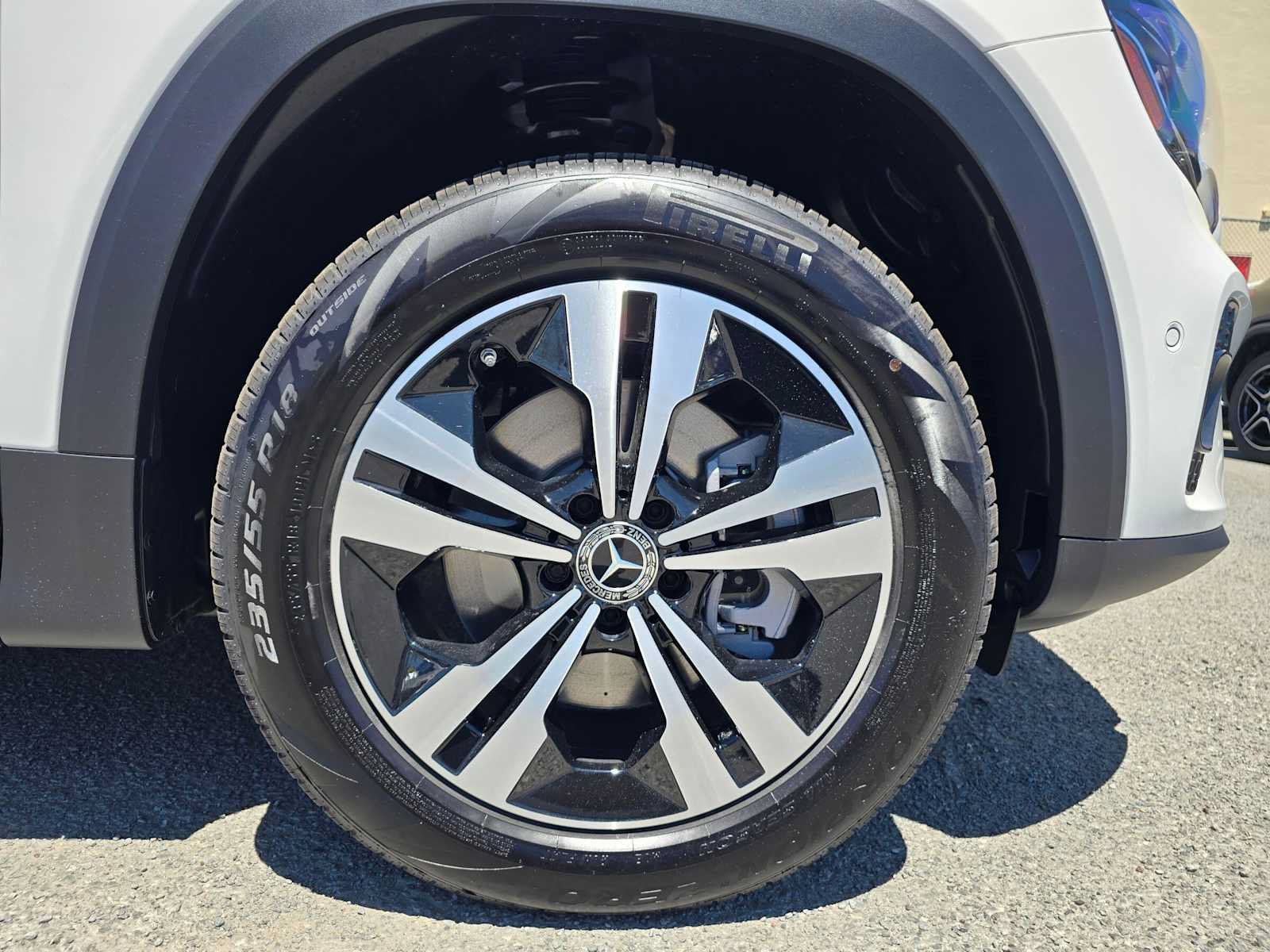 New 2026 Mercedes-Benz GLB 250 4MATIC image 9