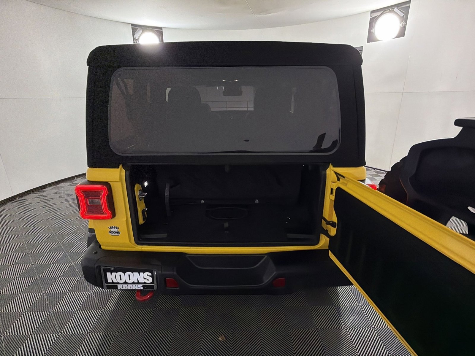 Used 2020 Jeep Wrangler Rubicon w/ Steel Bumper Group image 25