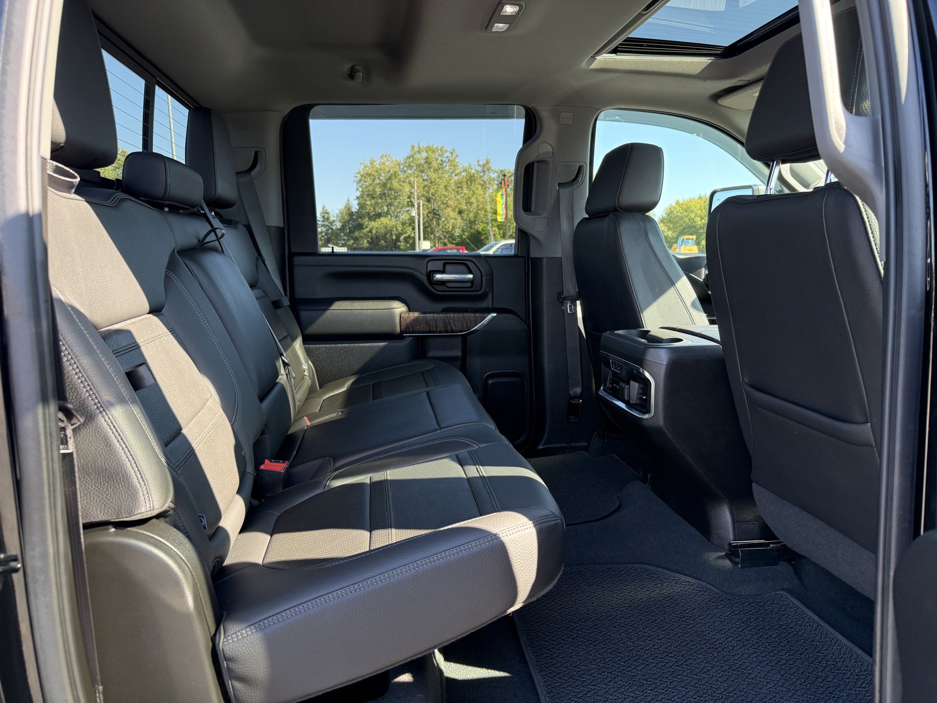 Used 2021 GMC Sierra 3500 Denali w/ Technology Package AWD/4WD image 27