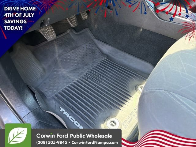 Used 2017 Toyota Tacoma TRD Off-Road w/ Premium & Technology Package AWD/4WD image 27