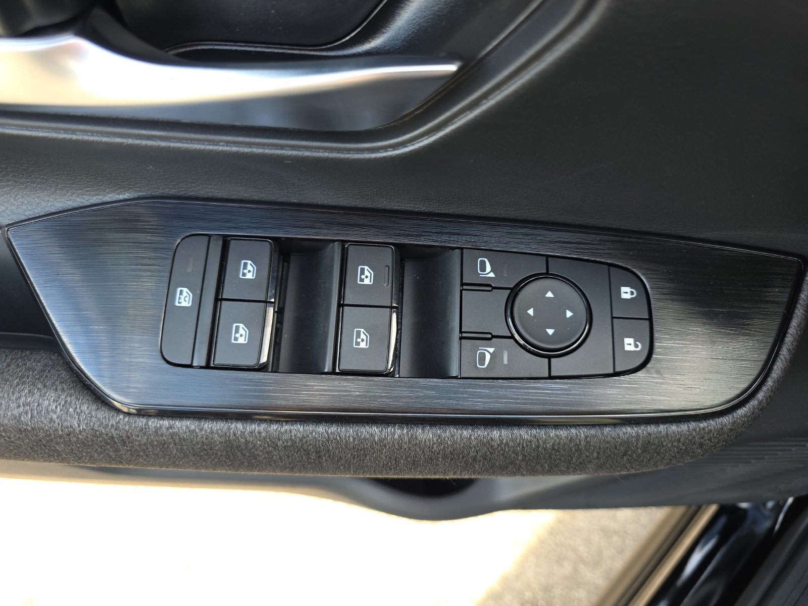 New 2027 Nissan Kicks SV FWD image 31