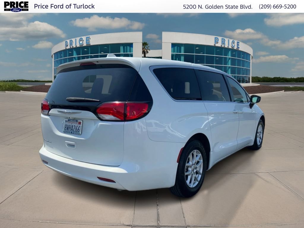 Used 2017 Chrysler Pacifica LX FWD image 5