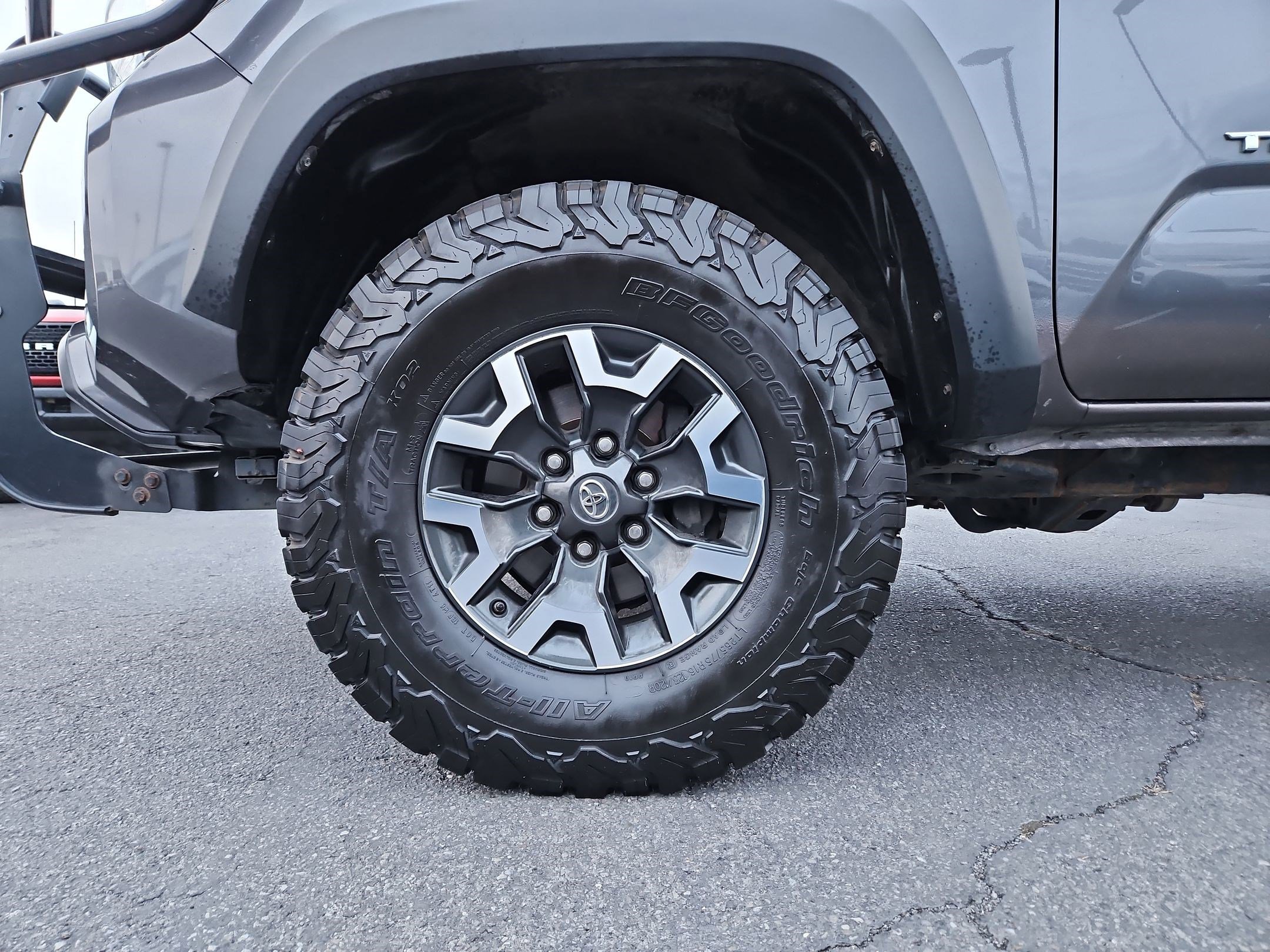 Used 2020 Toyota Tacoma TRD Off-Road w/ Technology Package image 13