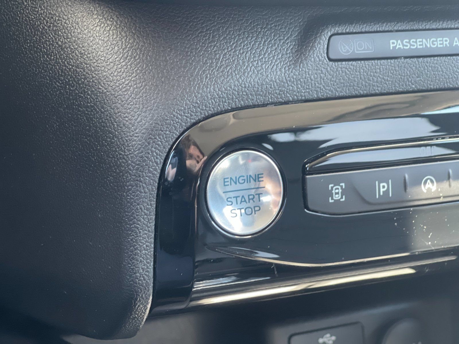 Used 2024 Ford Escape Platinum AWD/4WD image 25