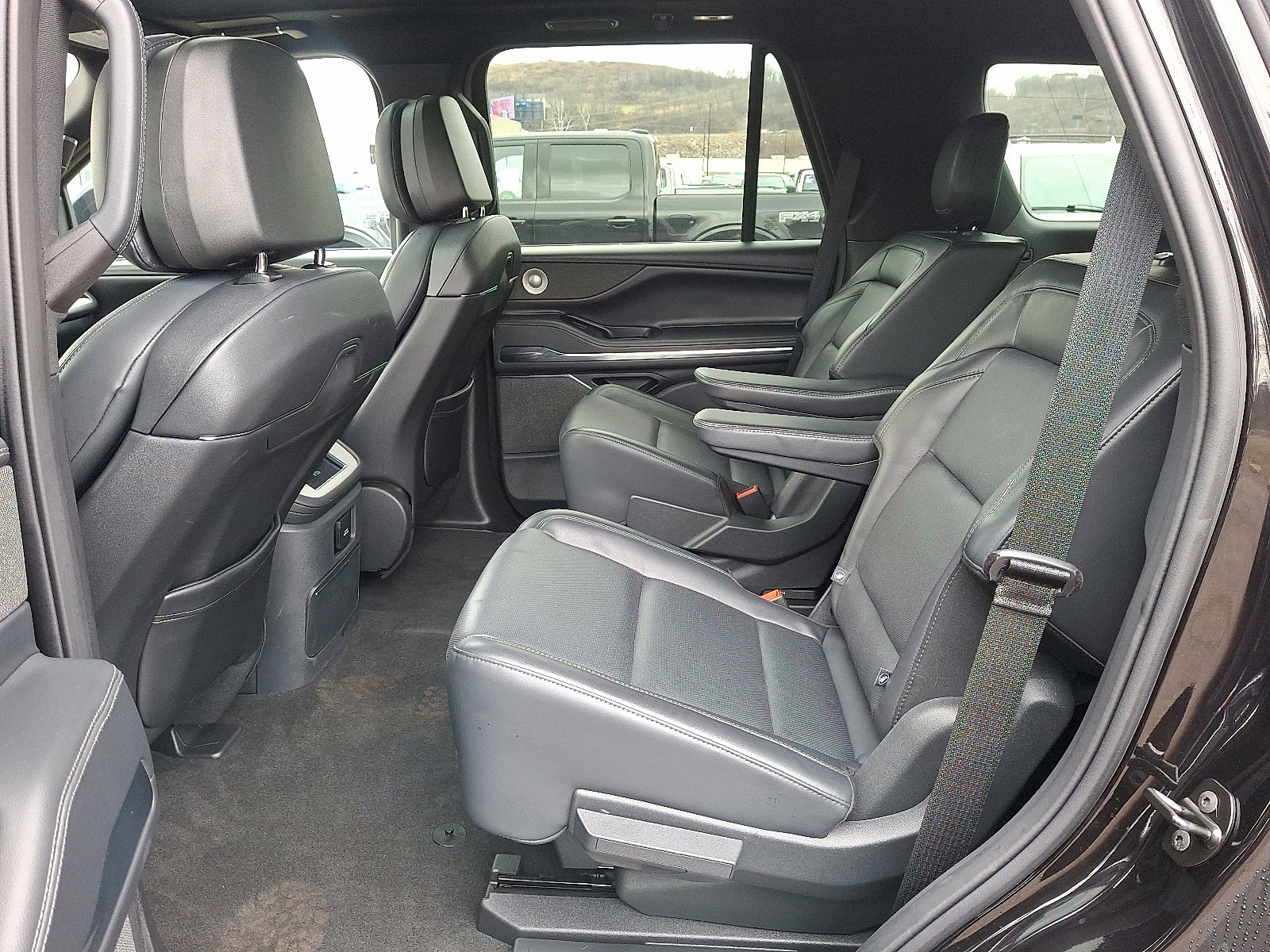Used 2025 Lincoln Navigator Reserve w/ Jet Appearance Package image 10