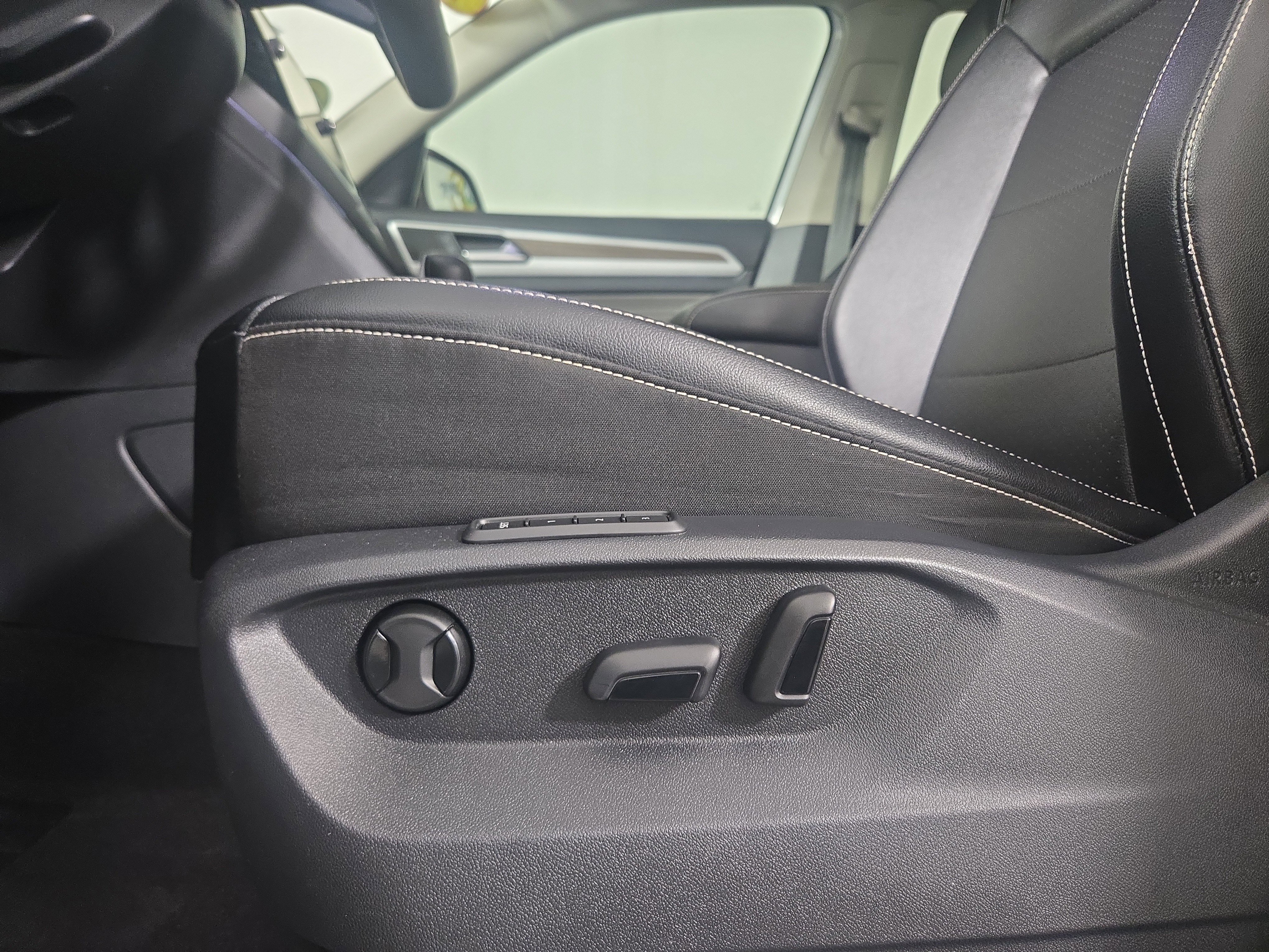 Used 2022 Volkswagen Atlas SEL image 32