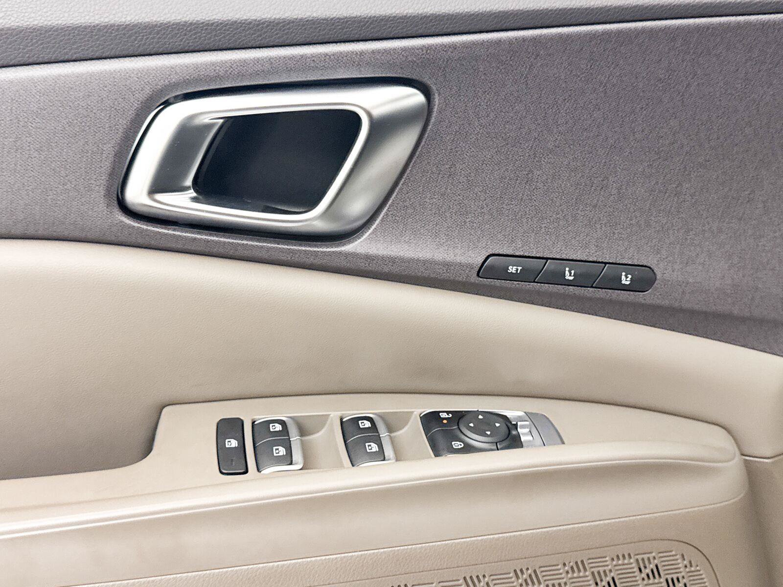 Used 2026 Kia Carnival EX FWD image 29