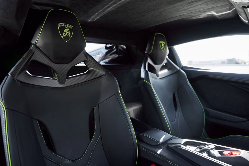 Used 2025 Lamborghini Revuelto AWD/4WD image 46