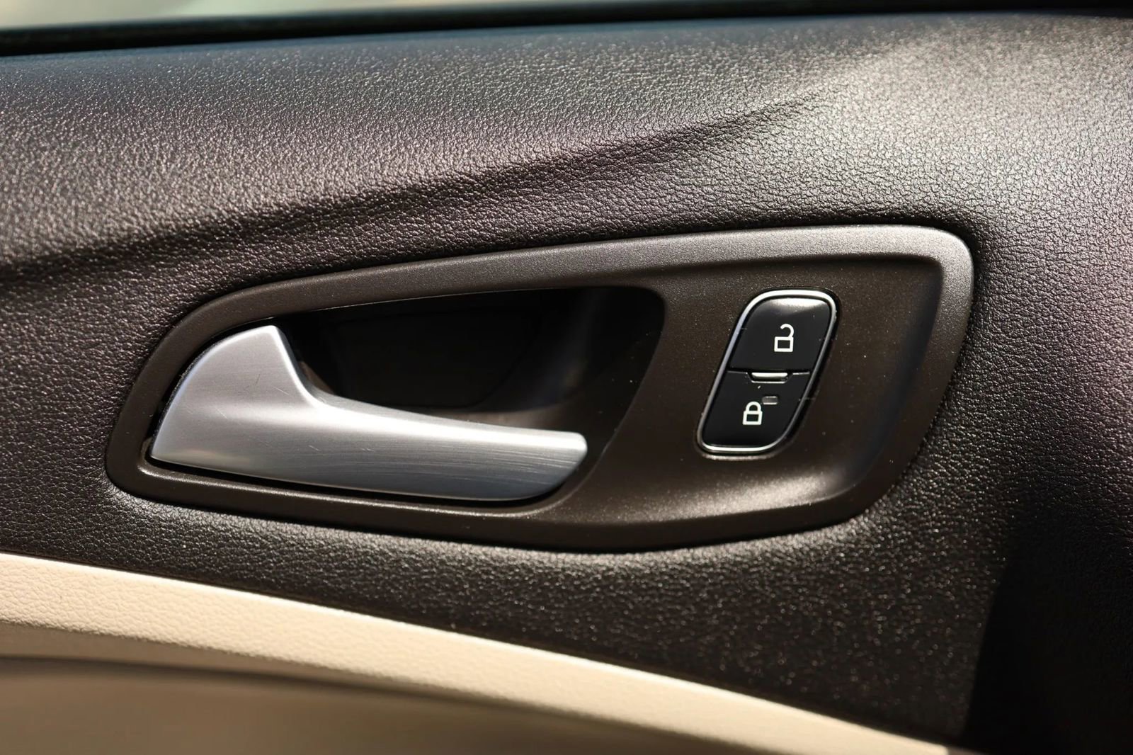 Used 2017 Ford Escape SE w/ SE Leather Comfort Package image 11