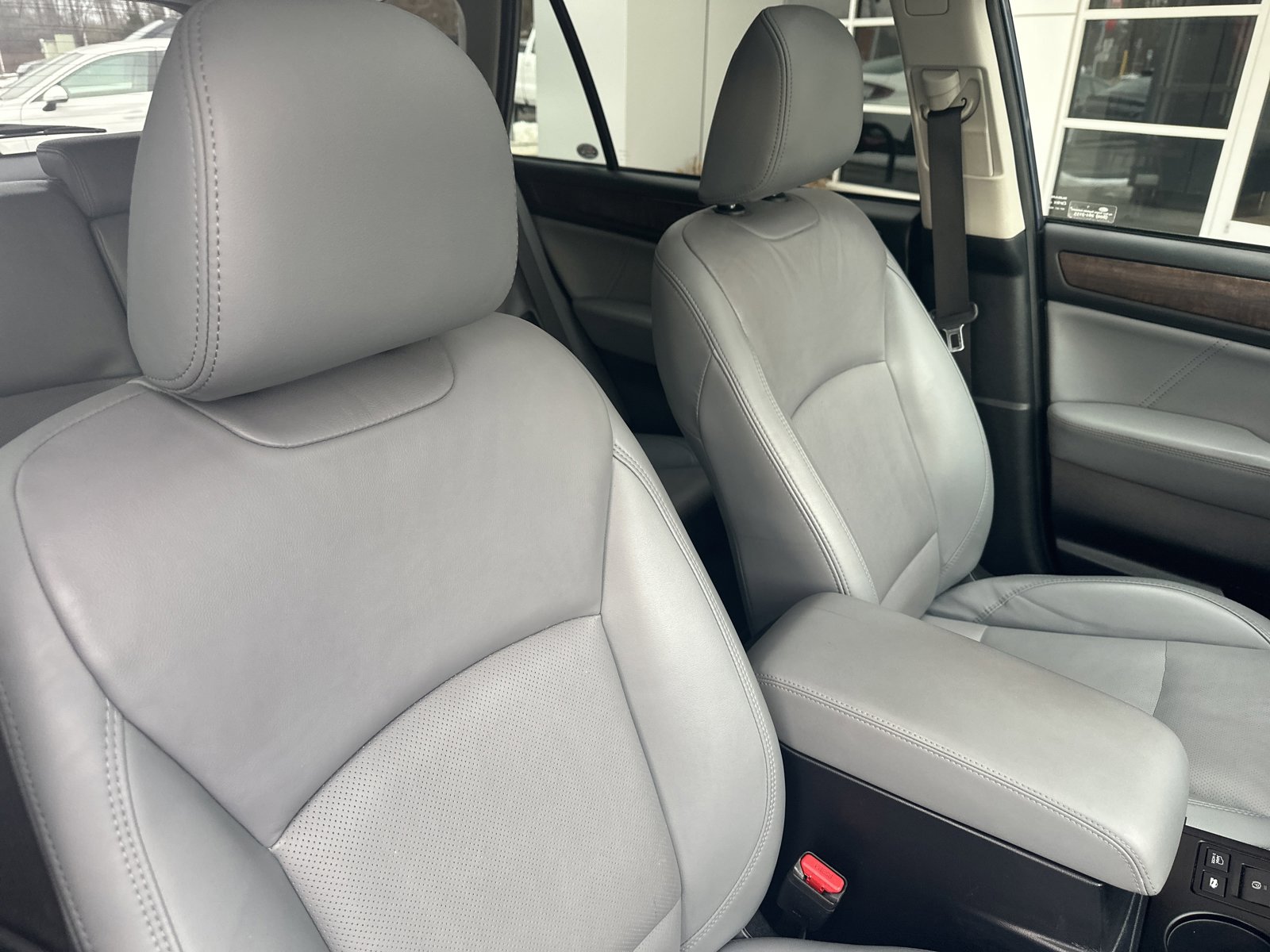 Used 2018 Subaru Outback 2.5i Limited AWD/4WD image 35