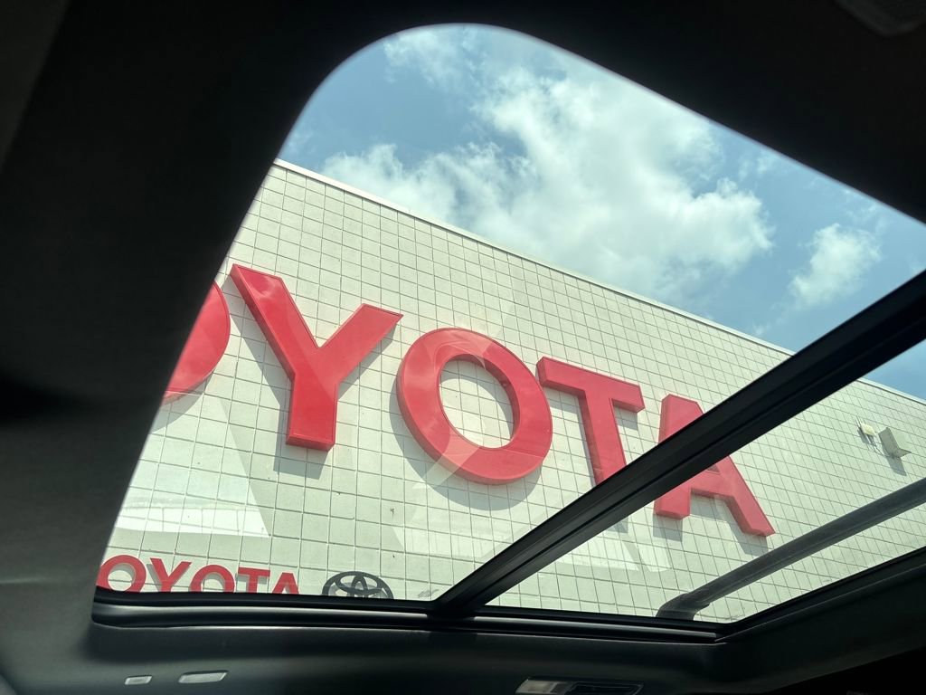 Used 2025 Toyota Sequoia Capstone image 18